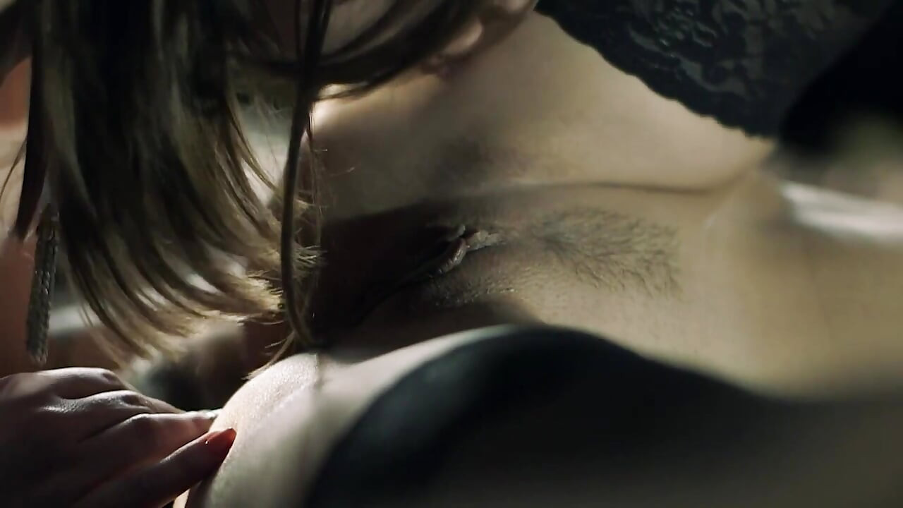 Кендос Весела Коледа! Тя дава всичко от себе си за добро чукане!