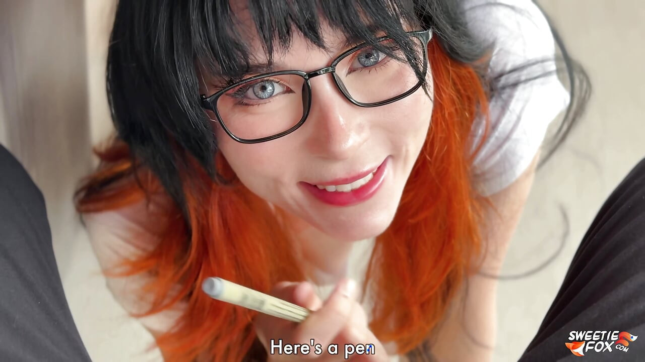 Jefe folla duro el culo de la secretaria sin lubricante - mamada debajo del escritorio y anal caliente en el lugar de trabajo - Sweetie Fox
