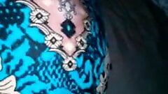 Oezbeekse vrouw Zarina Usmonova's porno - kleding seks op zijn hondjes