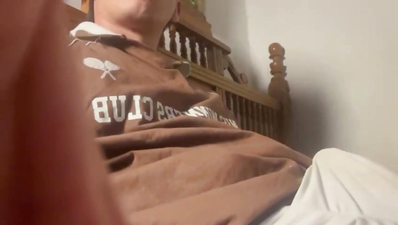 فيديو إباحي جعلني ساخنا جدا لدرجة أنني كنت أشعر بالضيق كثيرا