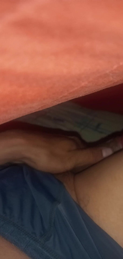 Tražim kučku koja će mi pružiti oralni seks i trunuti je u anusu