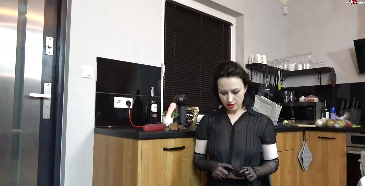 This Is What Happens when Wanilianna Is Returning Home in A Horny Mood