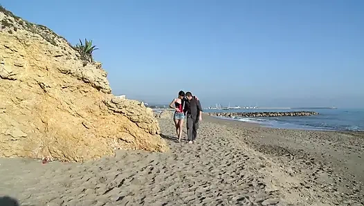 Прогулка по пляжу и жесткий трах с возбужденной киской