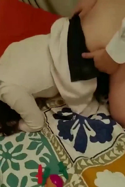 Azijska žena svršava u usta