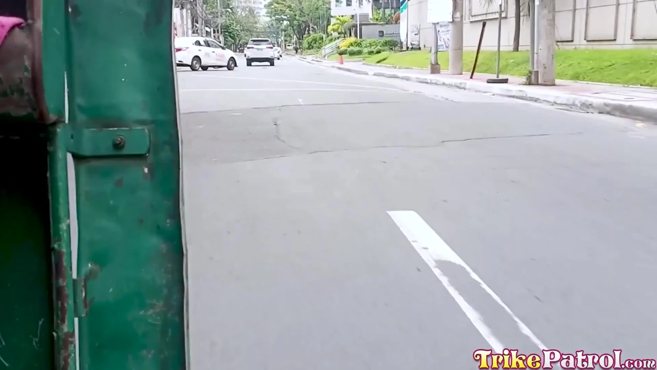 Trikepatrol tombul Asyalı otelde ön sevişmede sikiliyor