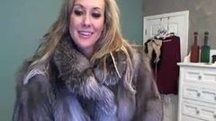 Milf Pornstar In Fur Toys On Cam