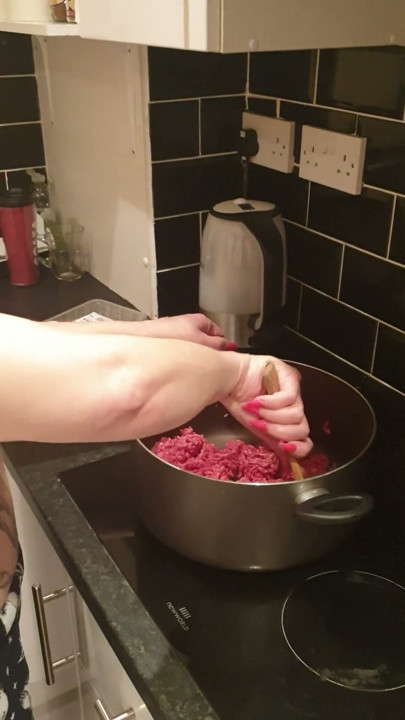 Gătit topless | Clip 1