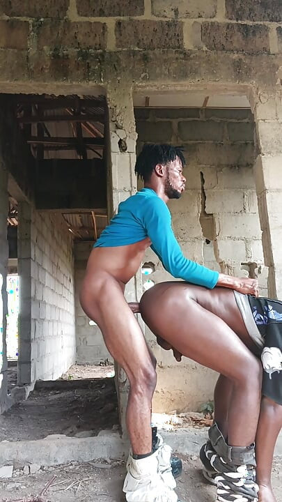 Meet at school and went to the back for a good sex
