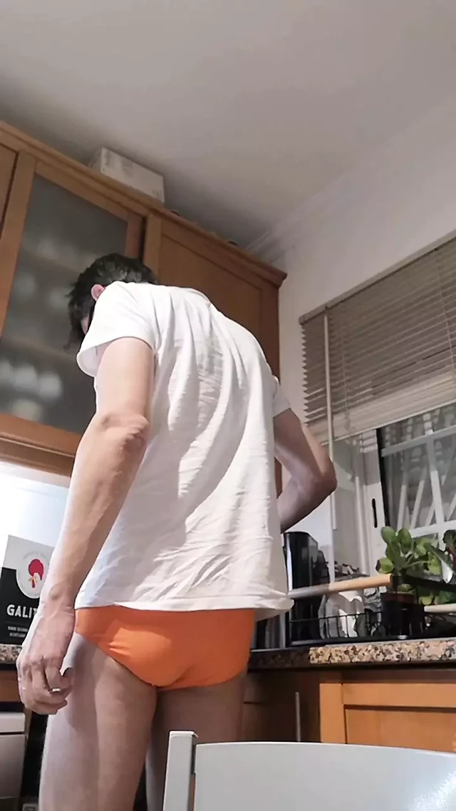 Morning coffee til Cumshot, Rafael's typical morning