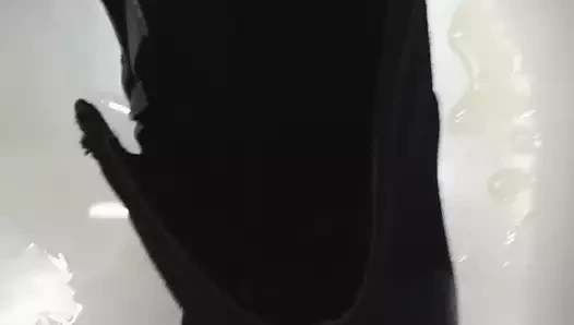kız kardeş ayakkabı pissing
