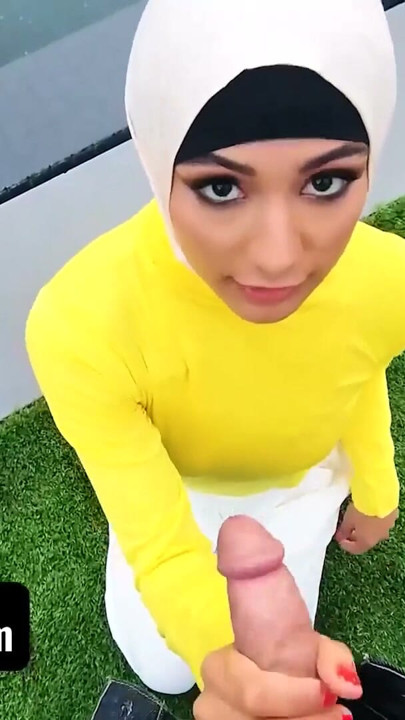 Tesettürlü kız Nina, Amerikan genç filmleri izleyerek büyüdü ve balo kraliçesi olmaya takıntılı | Klip 2