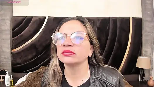 Мои большие сиськи будут твоими, если ты позволишь мне сосать твой член, проглотить молоко, а потом снова трахнуть меня и кончить в меня