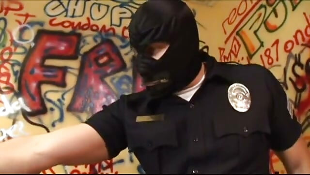 Nena cachonda se corrió después de anal y dando semental en cabeza uniforme