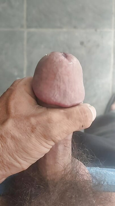 Se contorcendo para se afogar
