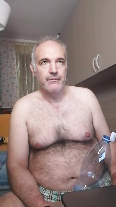 A Porn Movie and a Handjob to Wake up Content and Happy!