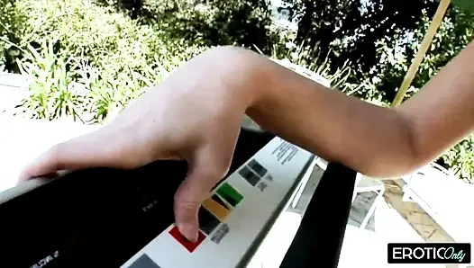 Esmer kadın anal üçlü sekste birden fazla derine alıyor