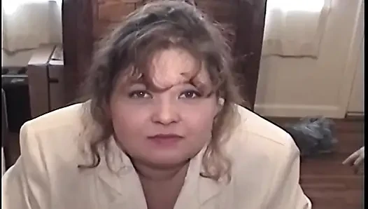 Olgun sarışın orta yaşlı seksi kadın birden fazla yarağı sert sikiyor
