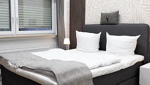 Зрелая Блондинка Наслаждается Сексом В Чулках