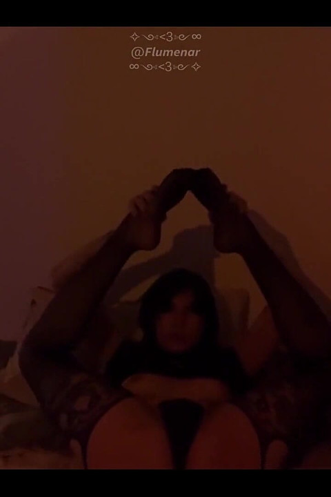 脱衣舞热辣女孩玩假阳具流