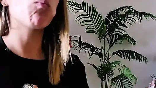 Мы Перекусили С Моей Соседкой После Съёмок Порно!