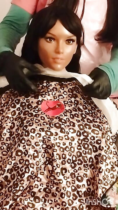 Nikki ebony sex doll colorful short hairdressing cape modeling session