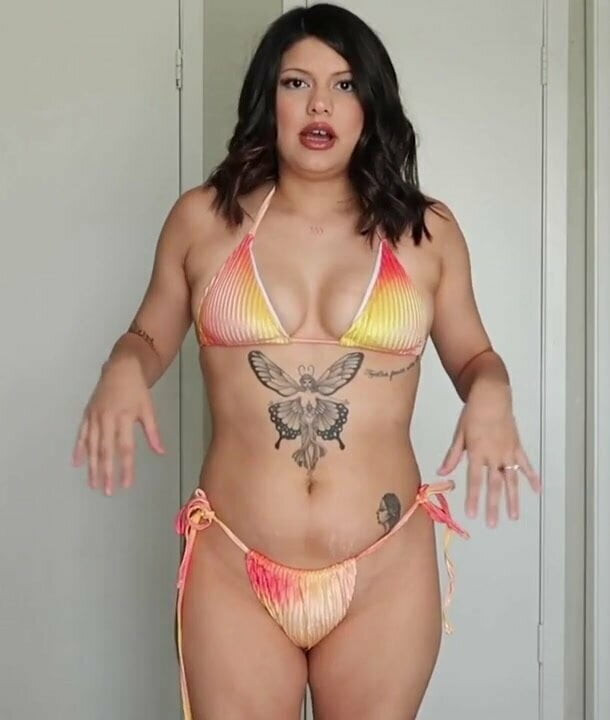 Amanda Ponce In A Sexy Bikini