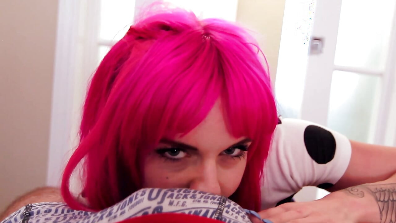 Pink Haired Amateur Teen Gives a Wonderful Blowjob