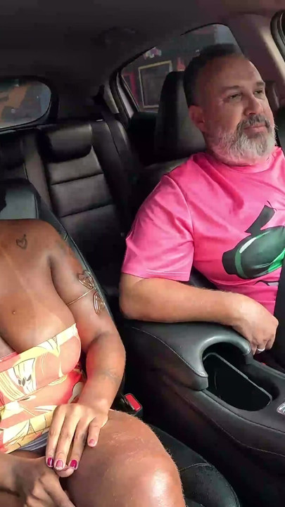The Black Woman From Rio Put on an Amazing Anal Show in the Passenger Seat - Gabi Vargas