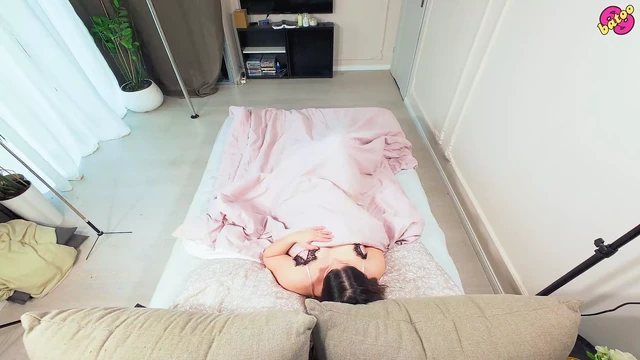 amateur wife masturbating in the morning for a better start of the day
