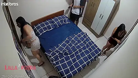 Обслуживание Номеров Заканчивается Сексом Втроём, И Они Даже Не Подозревают О Том, Что В Комнате Есть Камера.