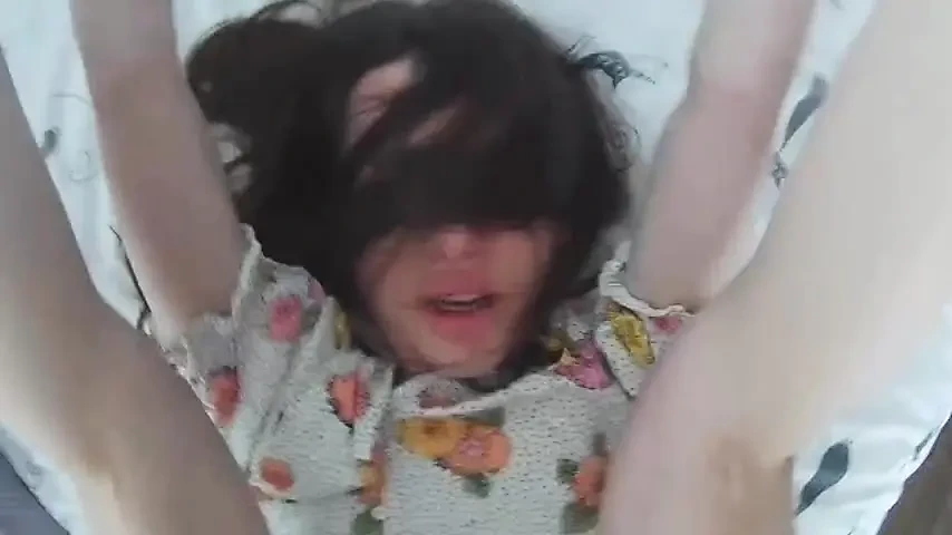 真正的出轨，朋友在操我的妻子的屁股。