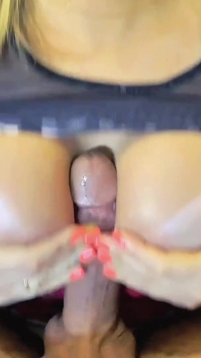 Je l’ai fait se détendre avec ma langue, mes mains et mes gros nichons | Clip 2