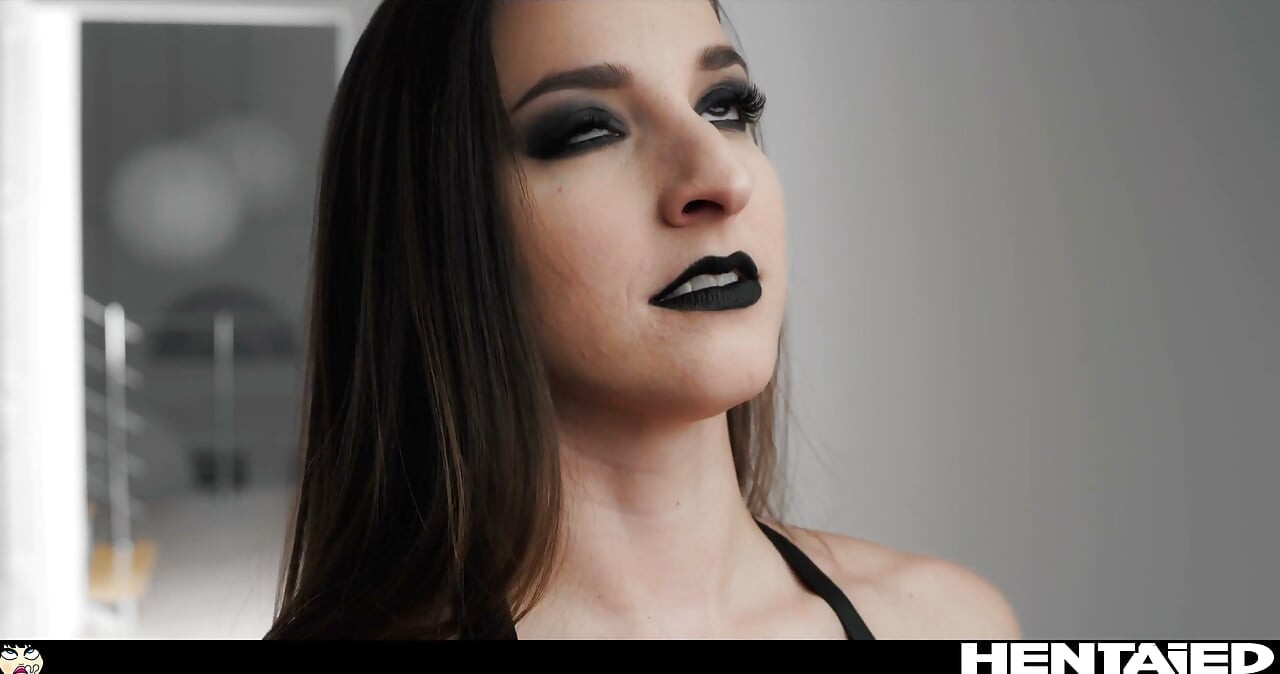 Parasited - Amirah Adara Fucks the hell out of her new room mate Tiffany Tatum