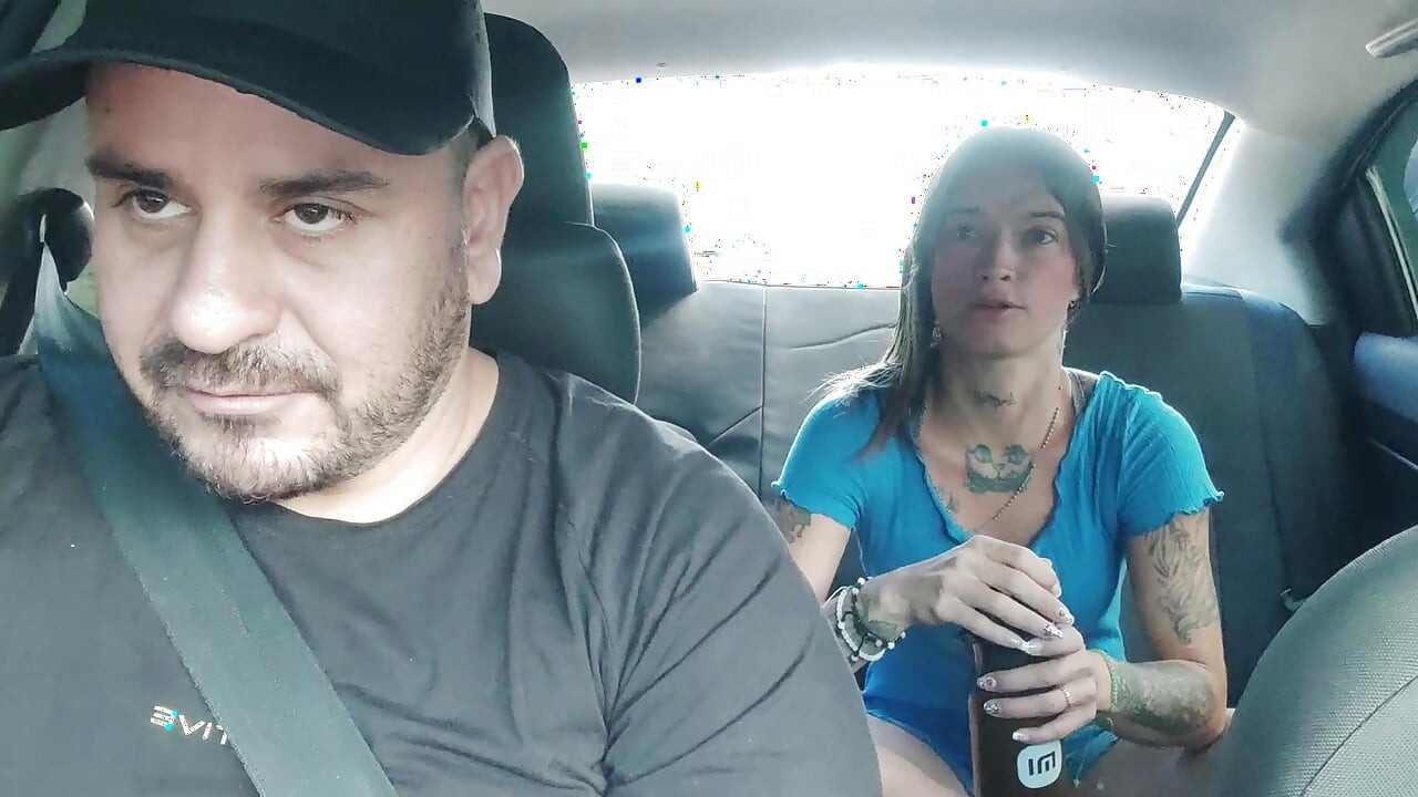 Awek kurus comel menukar pakaian dalam teksi