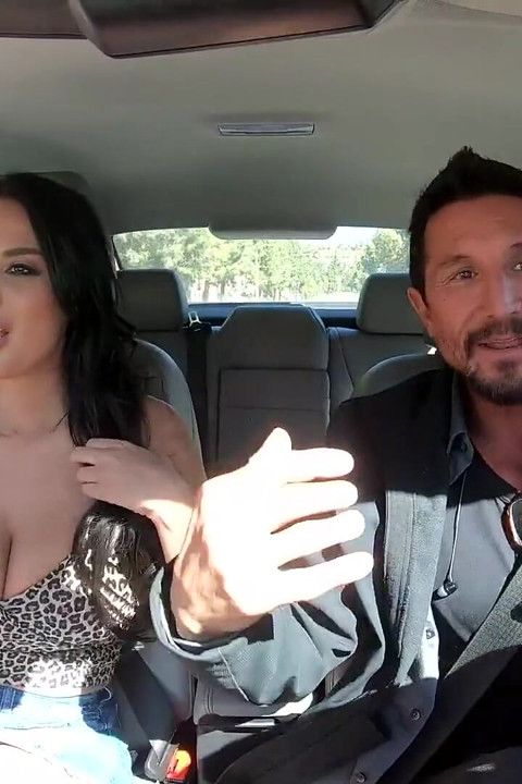 젖탱이에 정액을 대고 부버 테스트를 통과하기 위해 녹아웃 랙을 사용하는 Anissa Kate