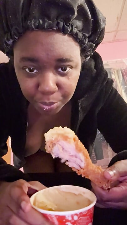 Eating POPEYES Mukbang