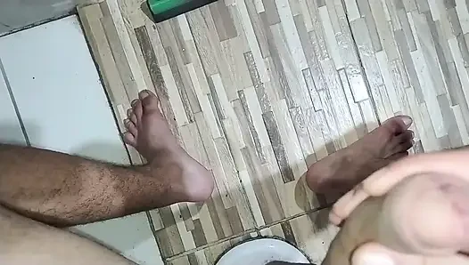 Kesilmemiş Penis - Sünnet Derisi - Büyük Toplar - Kasık Kılları