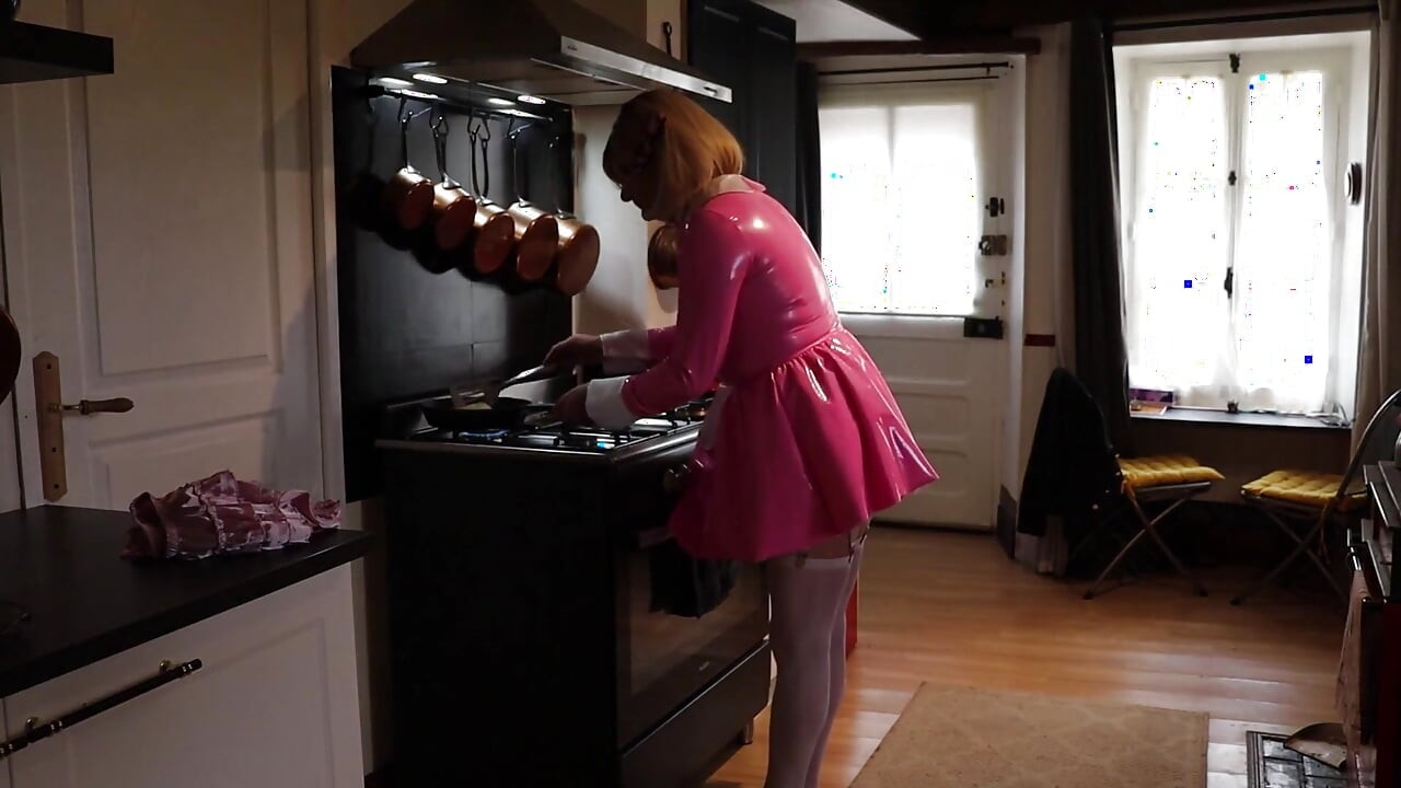 Sissy Dee kuva lady fee njen ručak pre nego što gost lady fees stigne