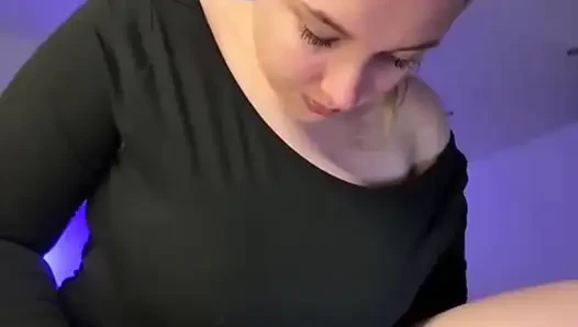 Jucielussie semok meraba memek basah