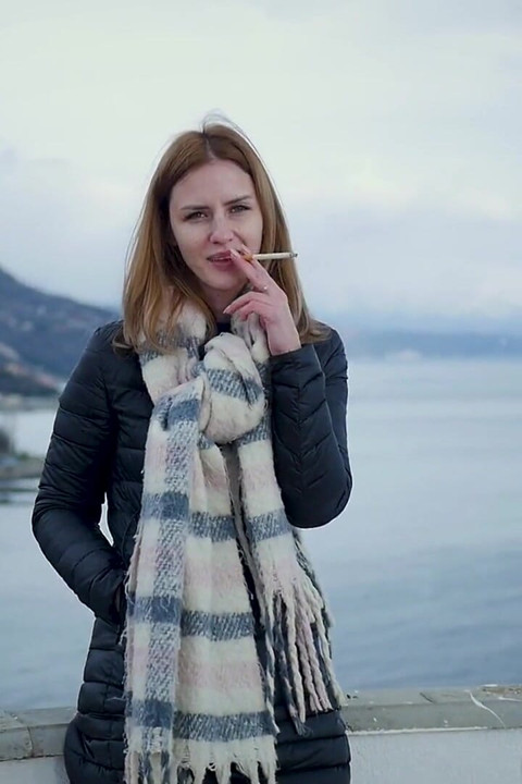 Coastal Smoke Moment Quiet Breeze Scenic View
