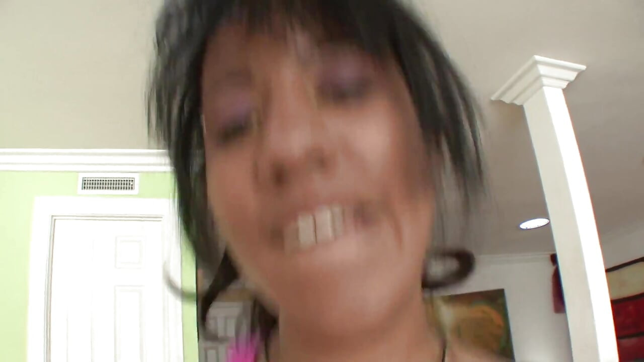 Schönes teen lutscht reifen schwanz ihres stiefvaters und genießt es