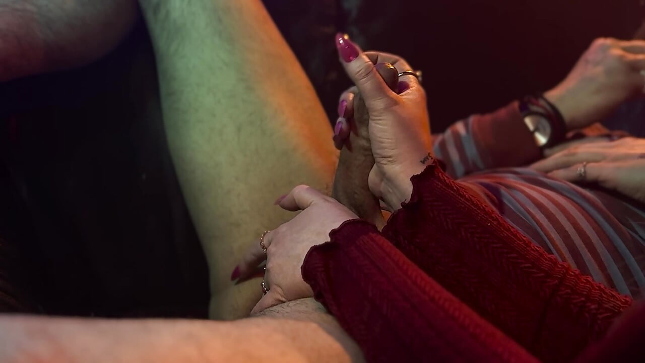 Tökéletes kézimunka cumshot