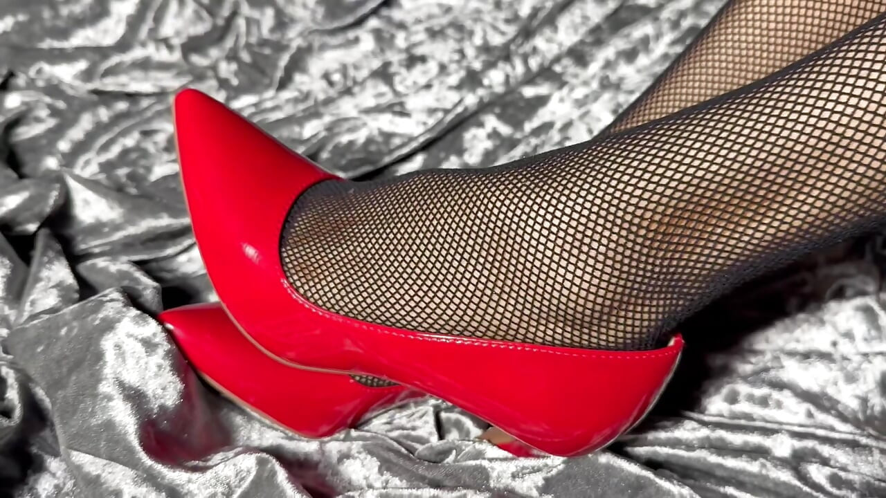 Something for the foot and high heels lovers, I show my pumps, feet in stockings
