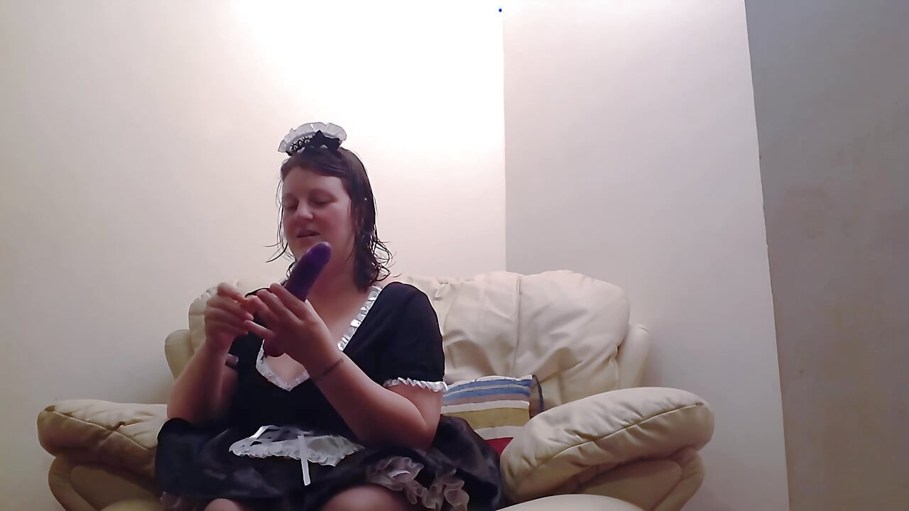 naughty maid gets caught masturbating while the house was empty