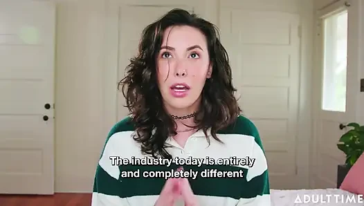 Casey Calvert bir hayranının değerli koleksiyonunu parçalıyor! | yıldızı röportajı | Adult Time