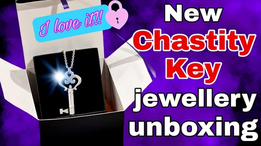 Распаковываю мои новые ювелирные изделия Chastity Key из Chastity Shop! Женское БДСМ-мачеха-милфа в настоящем домашнем видео