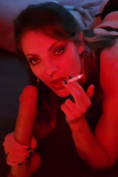 Xxl Dildo Sucked While Smoking