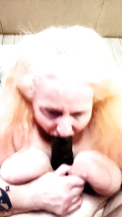 نيك البزاز والكثير من مص الزب جعلت هذا الرجل يمارس الجنس ويقذف