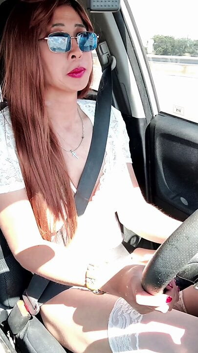 Korkak sürtük bess şehir etrafında sadece onun iç çamaşırı sürmek