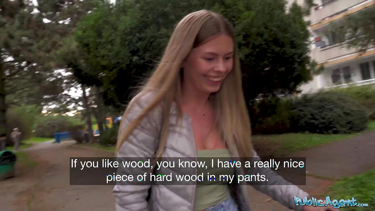 Αυτό το κορίτσι φαινόταν χαμένο - Public Agent